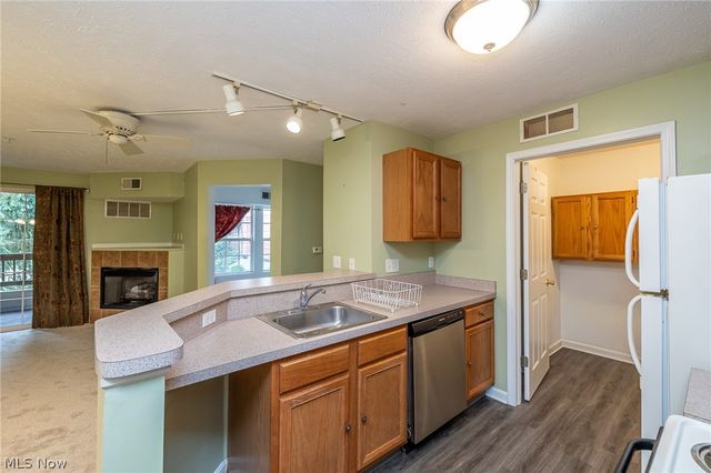 23004 Chandlers Lane 220, Olmsted Falls, OH 44138