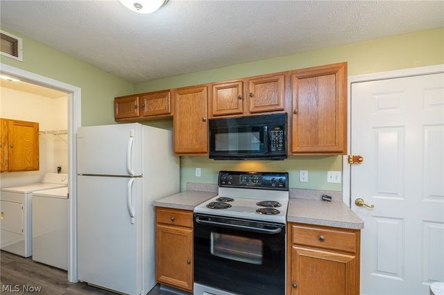 23004 Chandlers Lane 220, Olmsted Falls, OH 44138