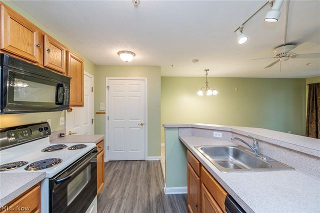 23004 Chandlers Lane 220, Olmsted Falls, OH 44138