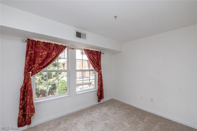 23004 Chandlers Lane 220, Olmsted Falls, OH 44138