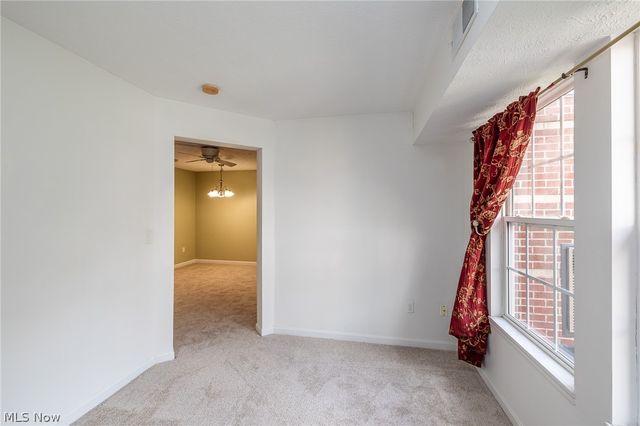 23004 Chandlers Lane 220, Olmsted Falls, OH 44138