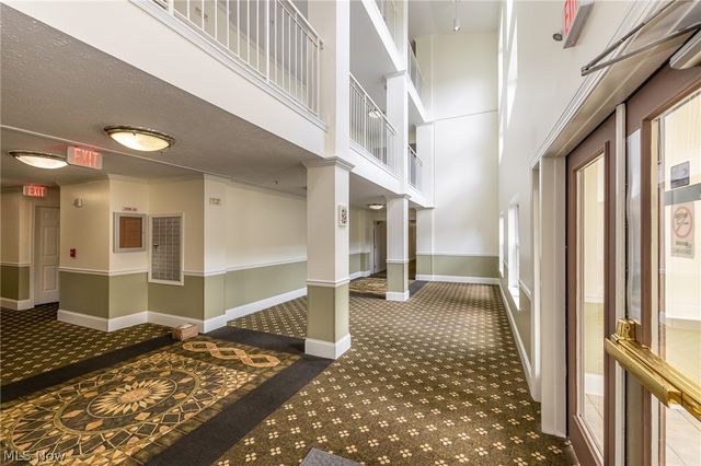 23004 Chandlers Lane 220, Olmsted Falls, OH 44138