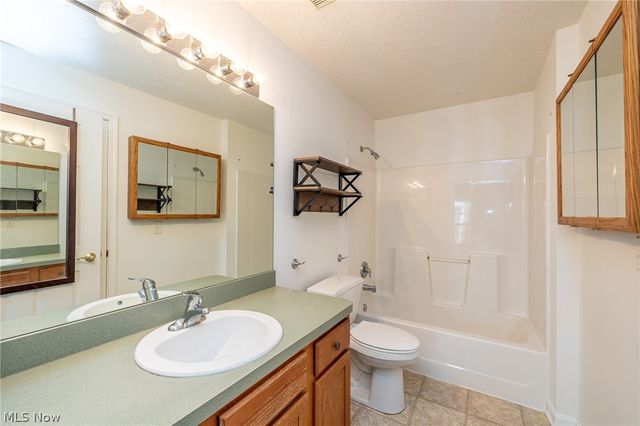 23004 Chandlers Lane 220, Olmsted Falls, OH 44138
