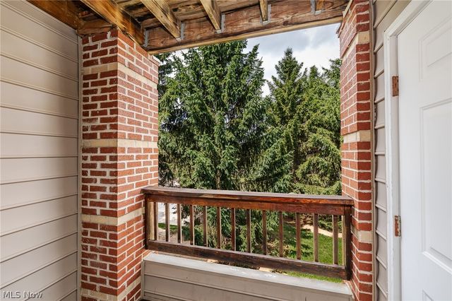23004 Chandlers Lane 220, Olmsted Falls, OH 44138