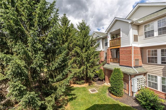 23004 Chandlers Lane 220, Olmsted Falls, OH 44138