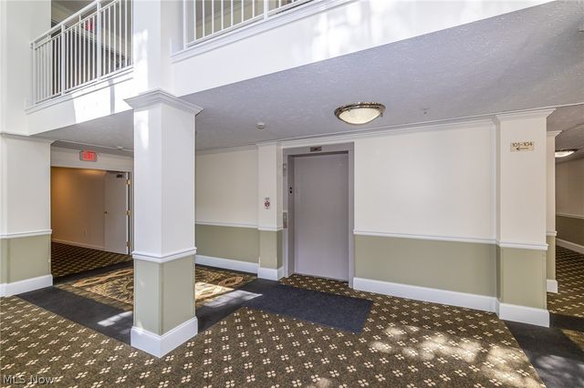 23004 Chandlers Lane 220, Olmsted Falls, OH 44138