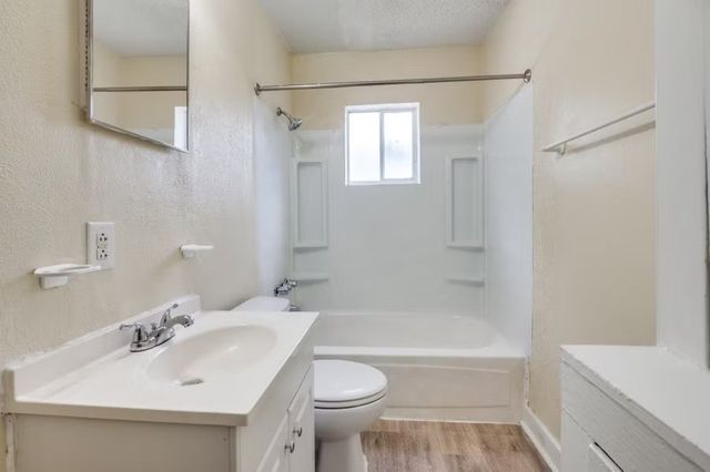 512 S Delaware Street 4, Irving, TX 75060