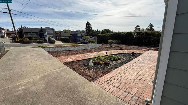 611 Amador St, Richmond, CA 94805