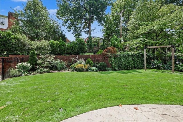 950 Croyden Street, High Point, NC 27262