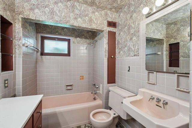 S23W23085 E Broadway, Waukesha, WI 53186