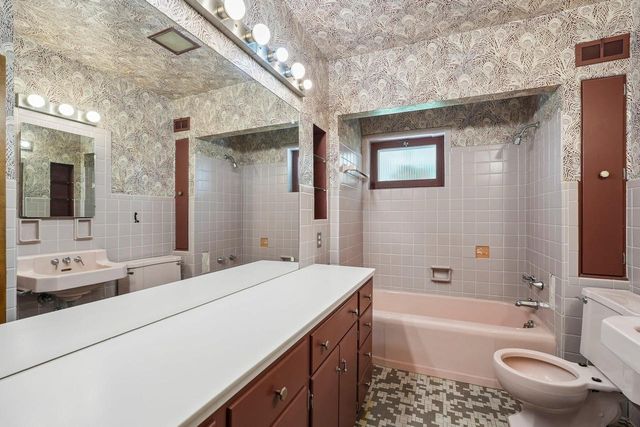 S23W23085 E Broadway, Waukesha, WI 53186