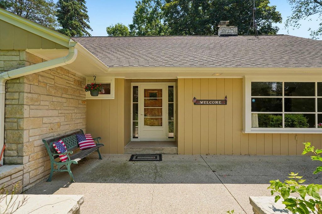 S23W23085 E Broadway, Waukesha, WI 53186