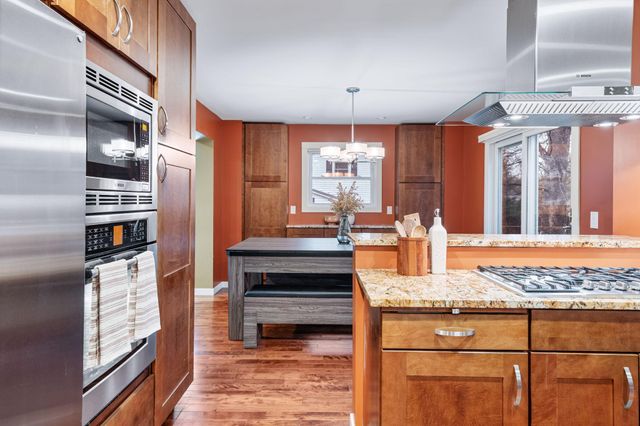 2545 Cavell Avenue N, Golden Valley, MN 55427