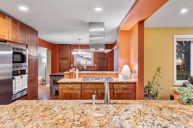 2545 Cavell Avenue N, Golden Valley, MN 55427