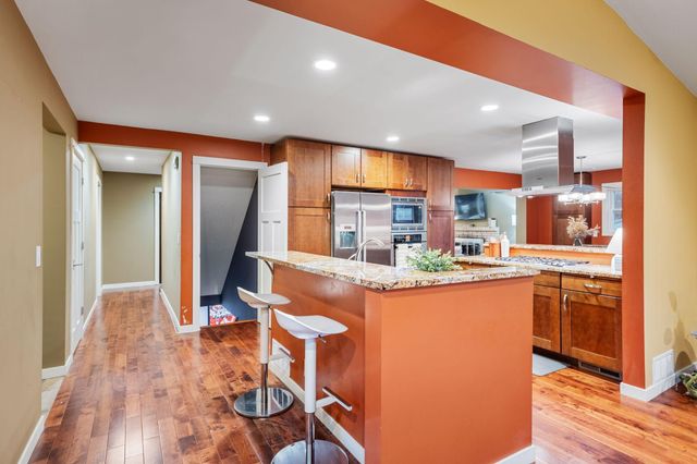 2545 Cavell Avenue N, Golden Valley, MN 55427