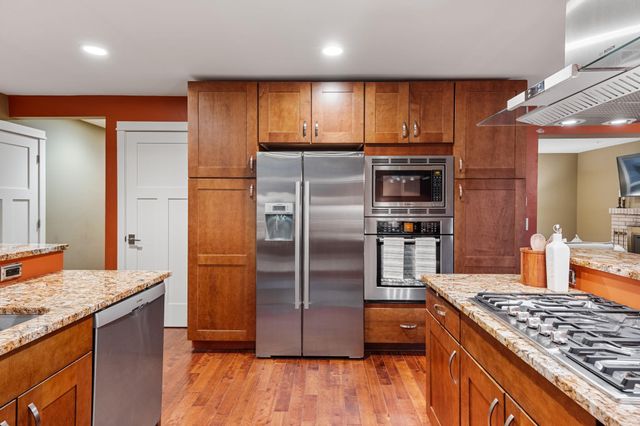 2545 Cavell Avenue N, Golden Valley, MN 55427