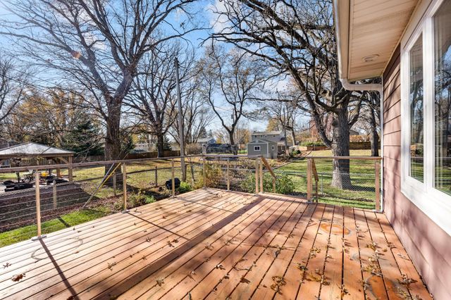 2545 Cavell Avenue N, Golden Valley, MN 55427