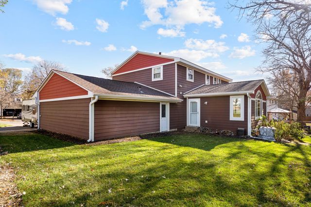 2545 Cavell Avenue N, Golden Valley, MN 55427