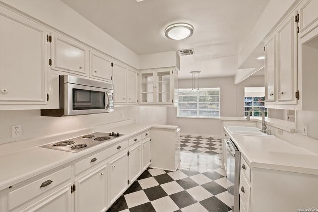 709 Golfcrest Dr, Windcrest, TX 78239