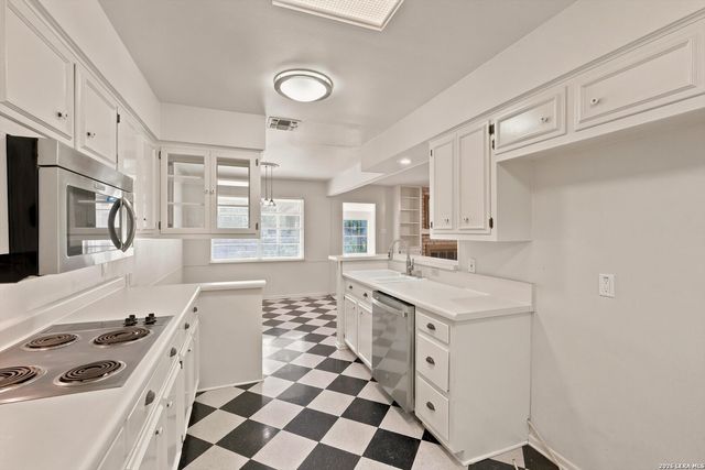 709 Golfcrest Dr, Windcrest, TX 78239