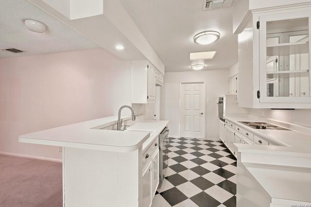 709 Golfcrest Dr, Windcrest, TX 78239
