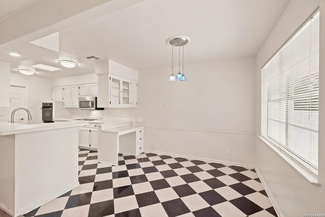 709 Golfcrest Dr, Windcrest, TX 78239