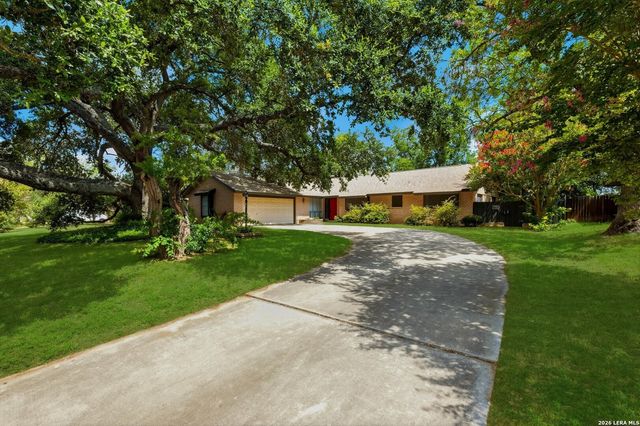 709 Golfcrest Dr, Windcrest, TX 78239