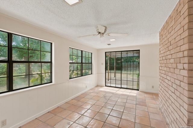 709 Golfcrest Dr, Windcrest, TX 78239