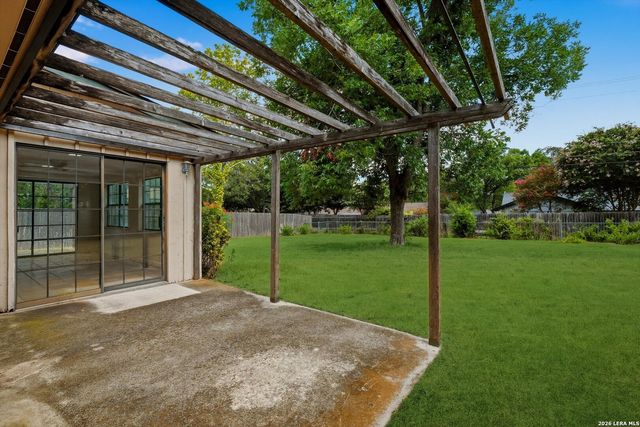 709 Golfcrest Dr, Windcrest, TX 78239