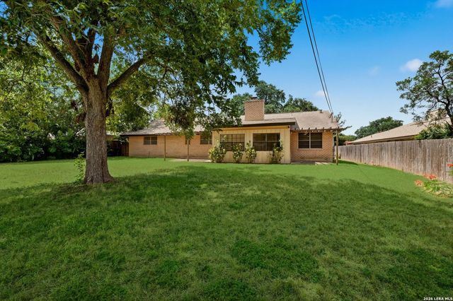 709 Golfcrest Dr, Windcrest, TX 78239