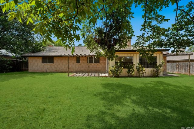 709 Golfcrest Dr, Windcrest, TX 78239