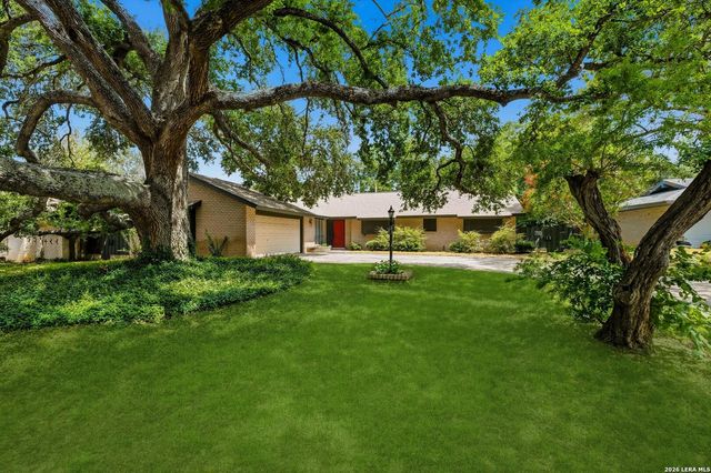 709 Golfcrest Dr, Windcrest, TX 78239
