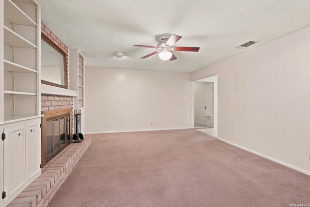 709 Golfcrest Dr, Windcrest, TX 78239