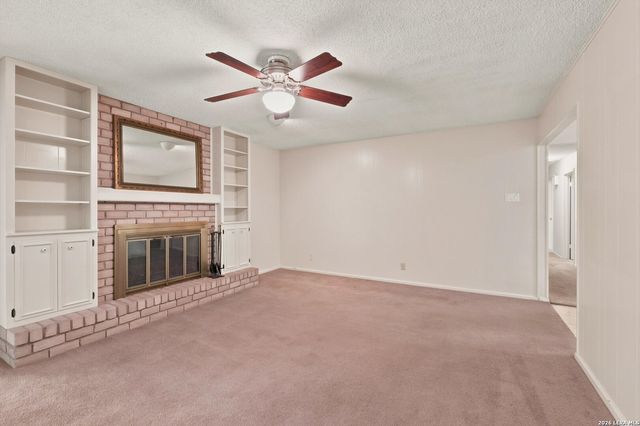 709 Golfcrest Dr, Windcrest, TX 78239