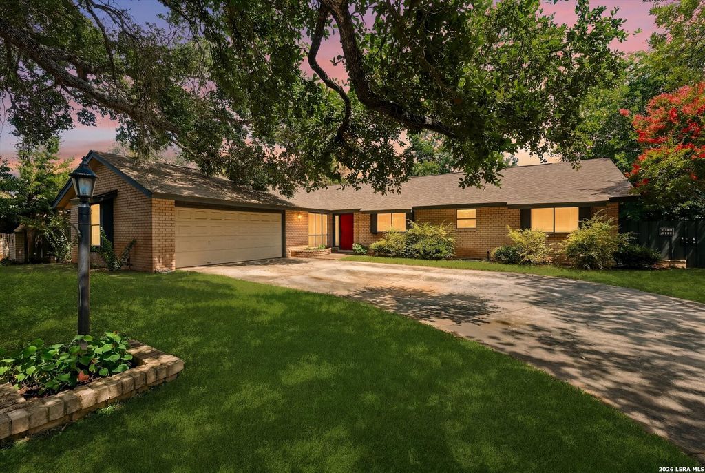 709 Golfcrest Dr, Windcrest, TX 78239