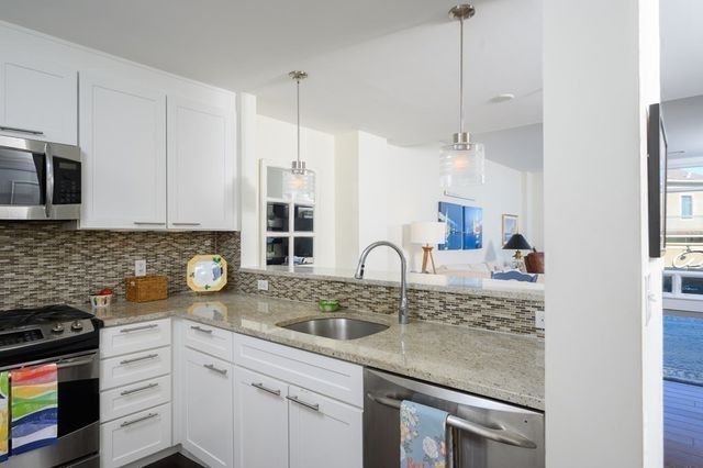 23 Shipyard Dr 206, Hingham, MA 02043