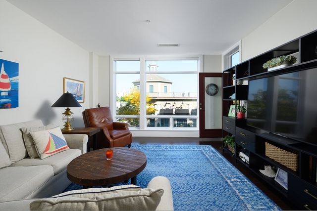 23 Shipyard Dr 206, Hingham, MA 02043