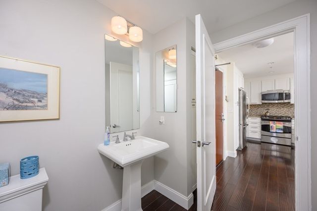 23 Shipyard Dr 206, Hingham, MA 02043