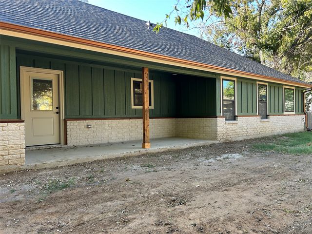 405 S 6th Street, Grandview, TX 76050