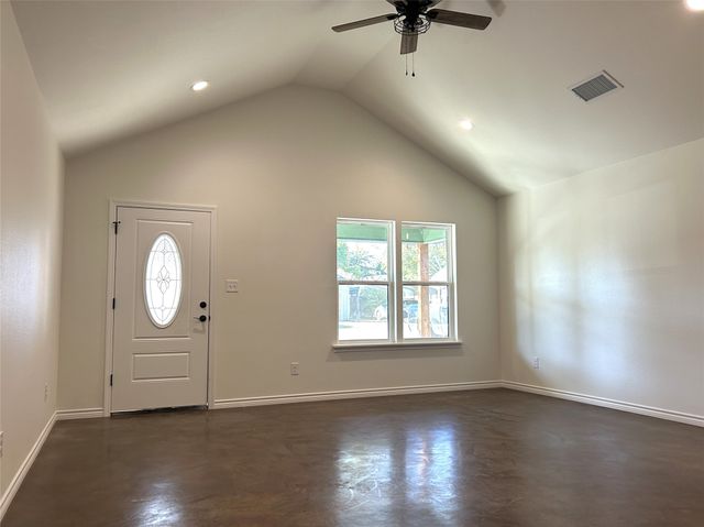405 S 6th Street, Grandview, TX 76050