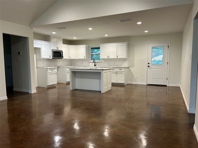 405 S 6th Street, Grandview, TX 76050