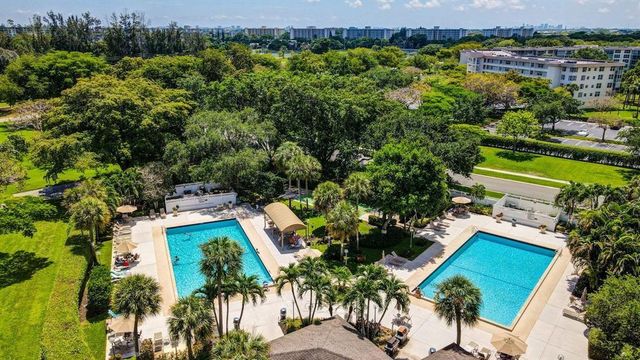 3503 Oaks Way 510, Pompano Beach, FL 33069