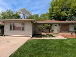 574 Lakewood Boulevard, Park Forest, IL 60466