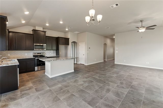 1269 Thames Chase Dr, Corpus Christi, TX 78415