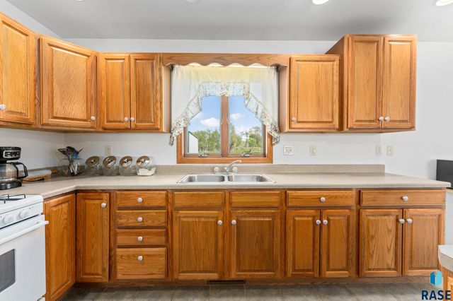 39240 210th St Street, Huron, SD 57350