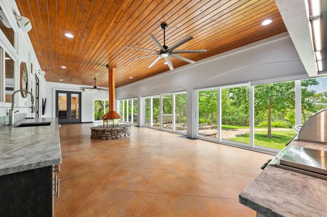 1012 Quail Ridge DR, Dripping Springs, TX 78620