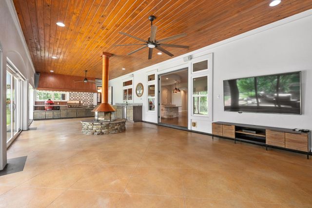 1012 Quail Ridge DR, Dripping Springs, TX 78620