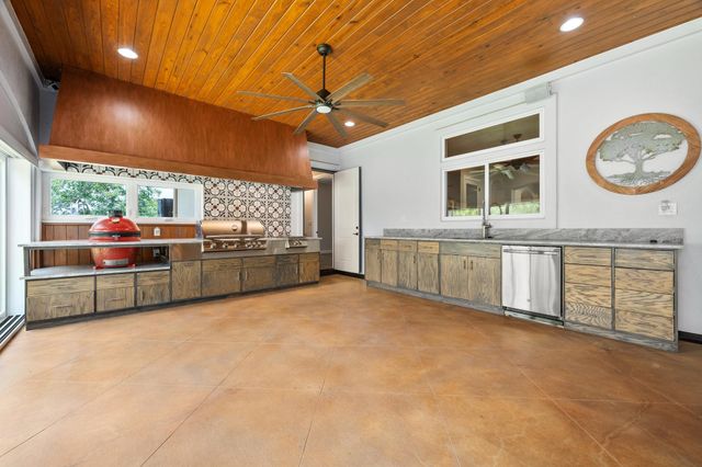 1012 Quail Ridge DR, Dripping Springs, TX 78620