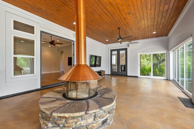 1012 Quail Ridge DR, Dripping Springs, TX 78620