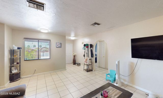 1812 S 30th Place, Tucson, AZ 85713